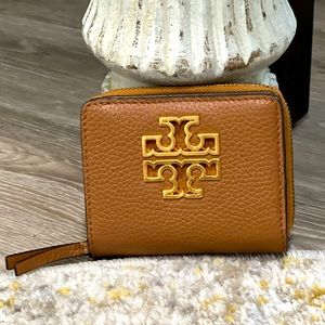 Tory Burch Wallet in “like new” condition! Wonderful roomy Wallet!